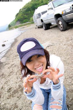张馨予露全乳